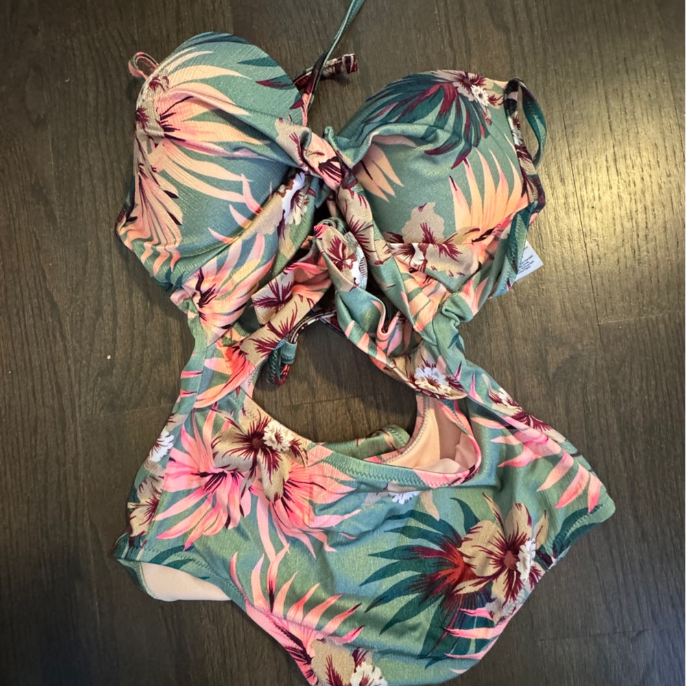 Maternity Friendly Dresses and Swim - Picture 6 of 7